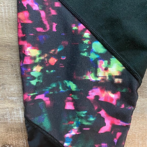 Fabletics Capri Leggings - Picture 5 of 5